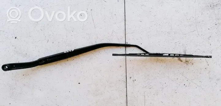 Chevrolet Captiva Front wiper blade arm 