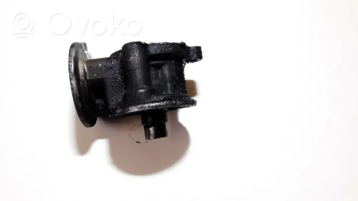 Nissan Sunny Supporto di montaggio del filtro dell’olio 