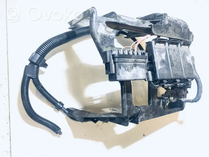 Volkswagen Polo IV 9N3 Support boîte de batterie 6q0915345a