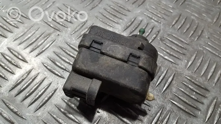 Renault Megane I Headlight level adjustment motor 