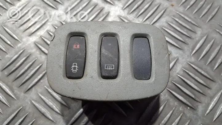 Nissan Primastar Przycisk / Przełącznik ogrzewania szyby przedniej / czołowej 
