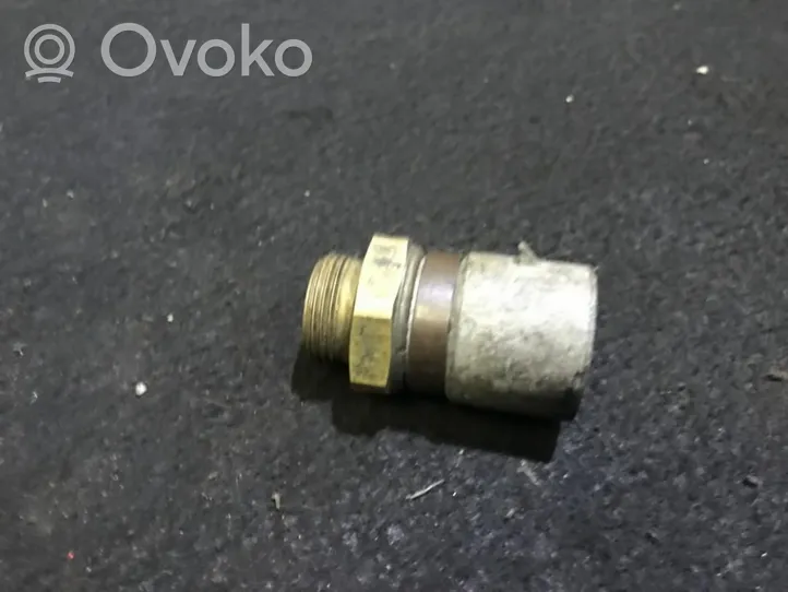 Opel Vectra B Sensore temperatura del liquido di raffreddamento 268137