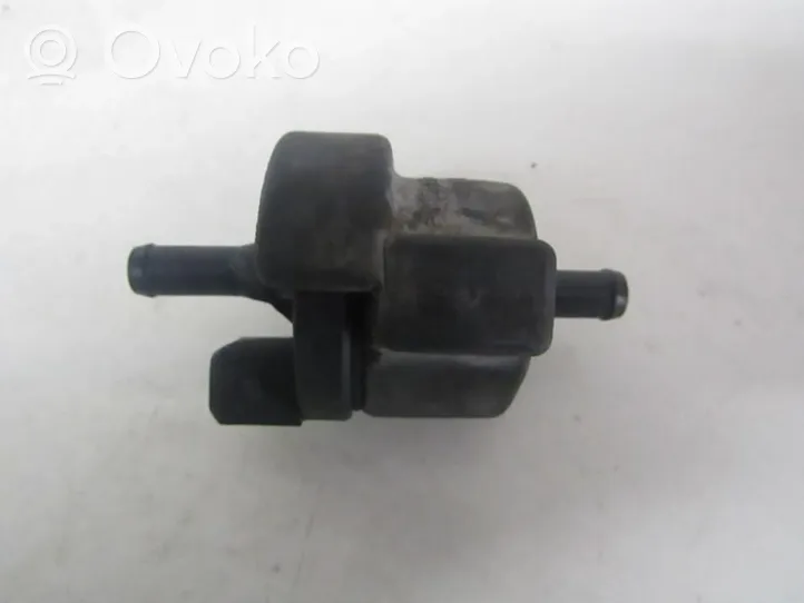 Volkswagen PASSAT B5 Valve vacuum 058133459