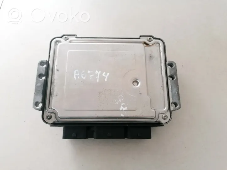 Renault Megane II Sterownik / Moduł ECU 0281011275