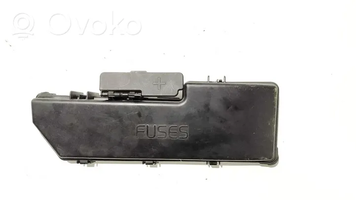 Volvo V70 Fuse box cover 9494211