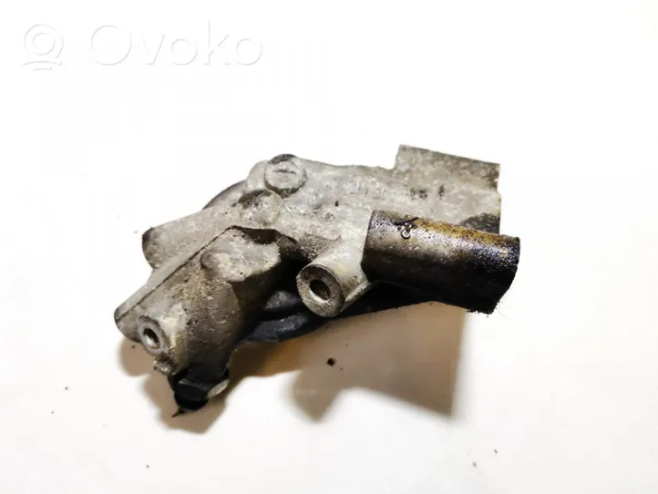 Audi A4 S4 B5 8D Supporto di montaggio del filtro dell’olio 050115417