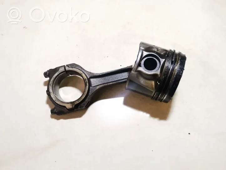 Ford Focus Piston with connecting rod 