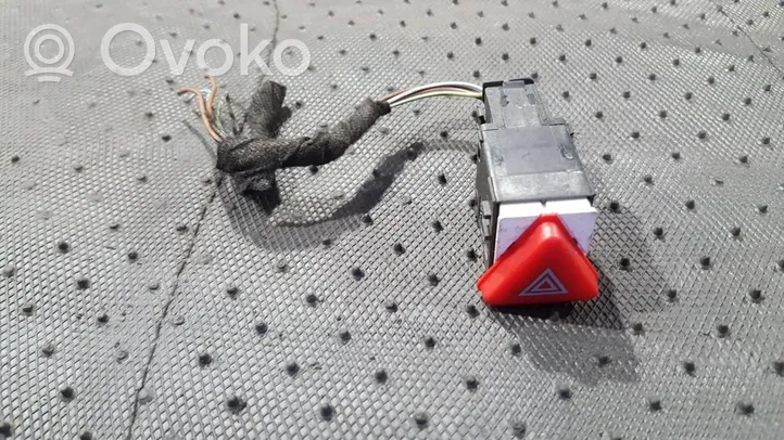 Skoda Fabia Mk1 (6Y) Interrupteur feux de détresse 6Y0953235