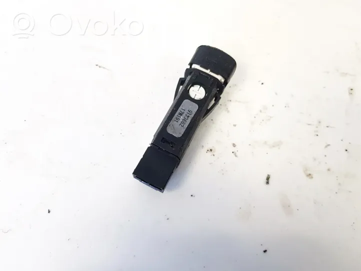 Volvo V40 Botón interruptor de luz de peligro 4970