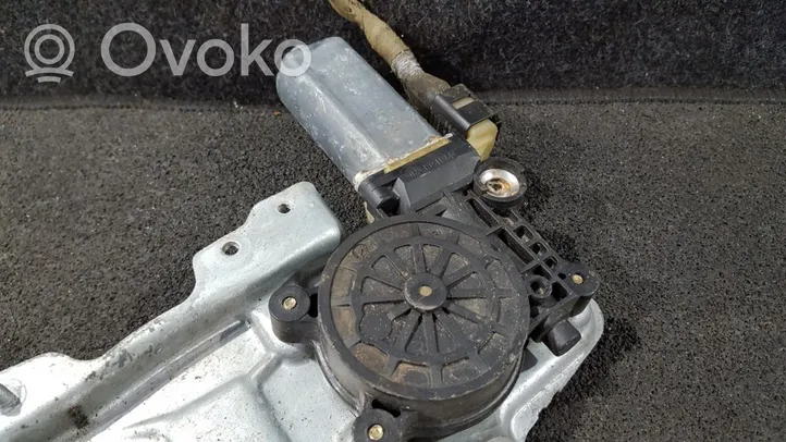 Toyota Yaris Moteur de lève-vitre de porte avant 0130822018