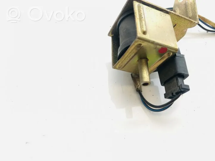 Audi A4 S4 B5 8D Solenoidinis vožtuvas 437906283a