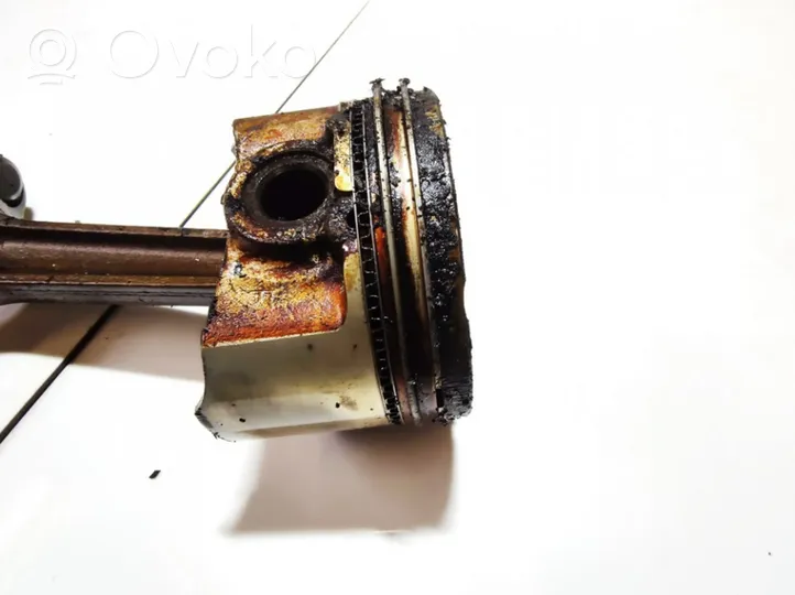 Mazda 323 Piston avec bielle 