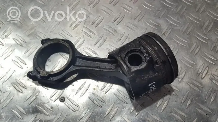 Ford Focus Piston with connecting rod 