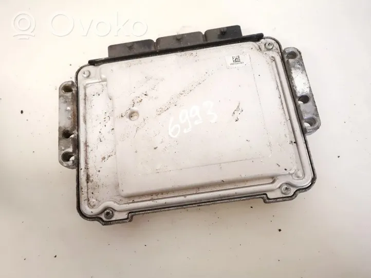 Opel Vivaro Calculateur moteur ECU 8200935115