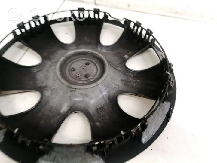 Toyota Avensis Verso R15 wheel hub/cap/trim 