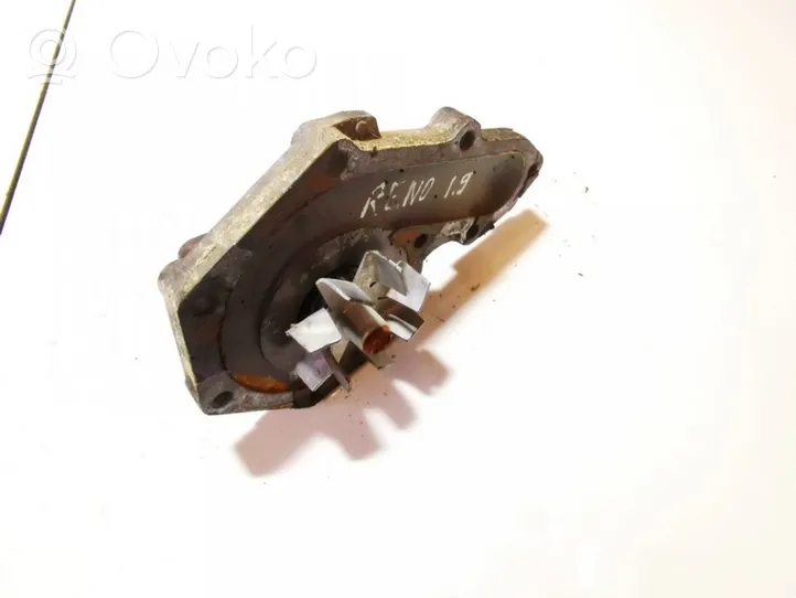 Renault Megane I Water pump 8200102286