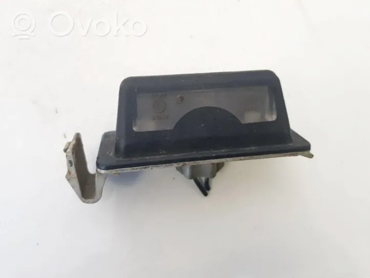 Mazda 323 Lampa oświetlenia tylnej tablicy rejestracyjnej 8245