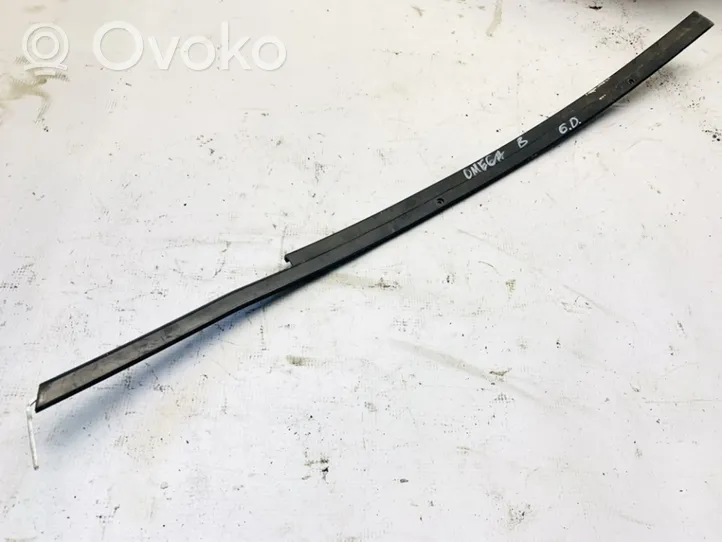 Opel Omega B1 Rivestimento modanatura del vetro della portiera posteriore 