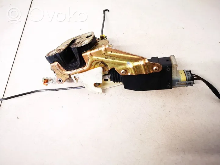 Opel Astra F Front door lock 90493702