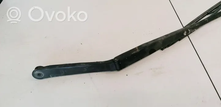 Hyundai Trajet Front wiper blade arm 