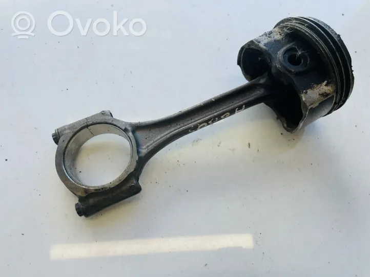 Citroen DS3 Piston with connecting rod 