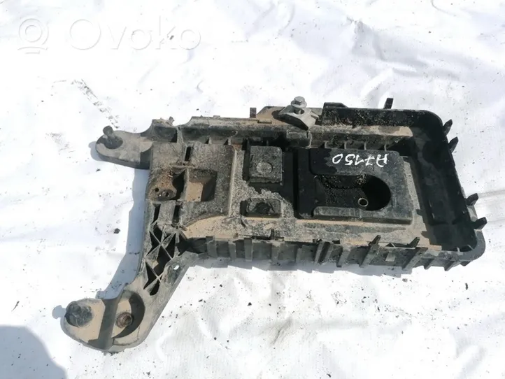 Volkswagen Golf VI Support boîte de batterie 1K0915333