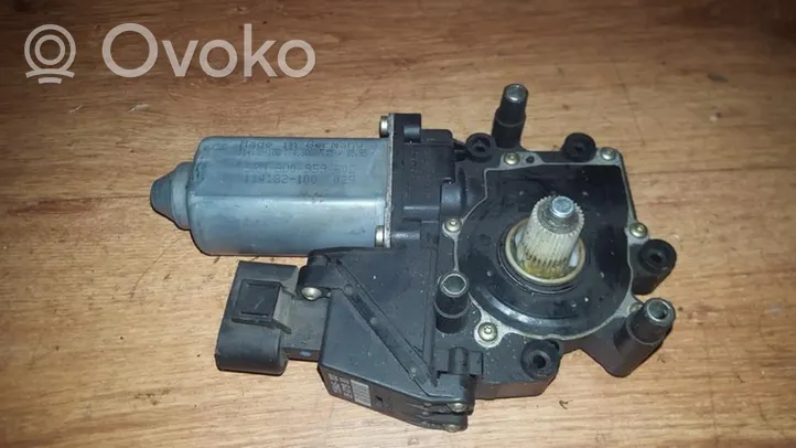 Audi A4 S4 B5 8D Varikliukas priekinio langų pakėlėjo 8d0959802