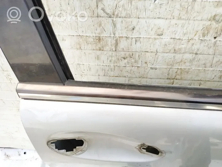 Mercedes-Benz S W220 Listón embellecedor de la ventana de la puerta delantera 