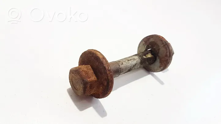 Volkswagen Touareg I Nuts/bolts 