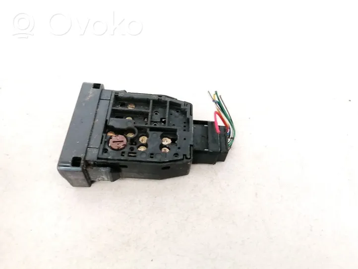 Toyota Prius (XW20) Interruttore del freno di stazionamento/freno a mano 15A685