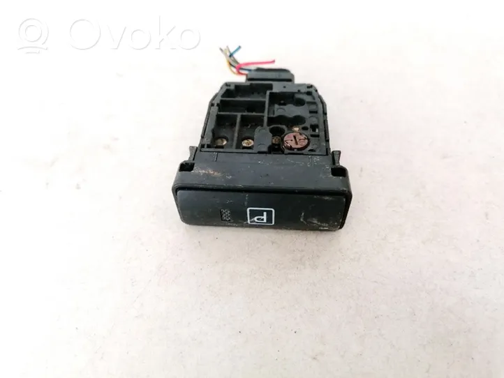 Toyota Prius (XW20) Interruttore del freno di stazionamento/freno a mano 15A685