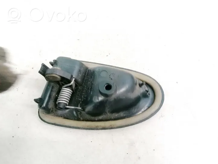 Renault Megane I Priekinė atidarymo rankenėlė vidinė 7700830078