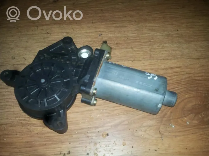 Toyota Avensis T220 Moteur de lève-vitre de porte avant 0130821744