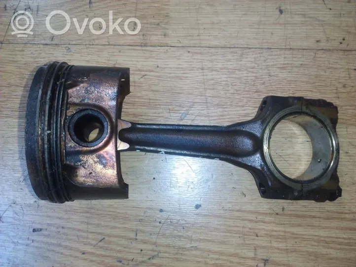 Peugeot 406 Piston avec bielle 