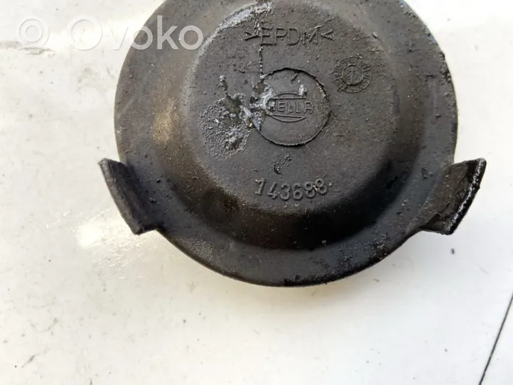 Volkswagen PASSAT B5 Cache-poussière de phare avant 143688