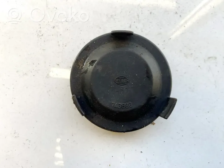 Volkswagen PASSAT B5 Osłona żarówki lampy przedniej 143688