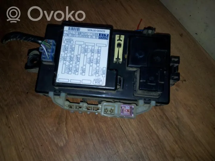 Daihatsu YRV Boîte à fusibles 8260097405