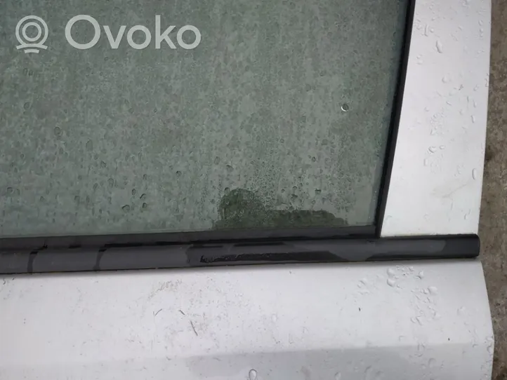 Opel Meriva A Moulure de vitre de la porte avant 