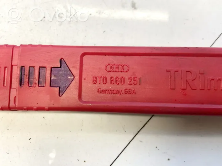 Audi A4 S4 B5 8D Trójkąt ostrzegawczy 8t0860251