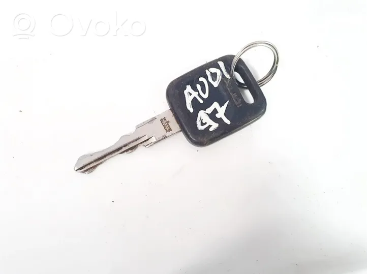 Audi A4 S4 B5 8D Užvedimo raktas (raktelis)/ kortelė 