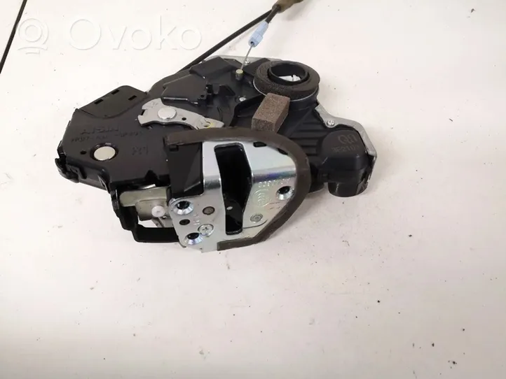 Honda CR-V Front door lock 3e2103