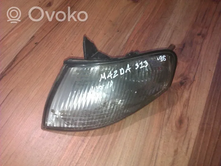 Mazda 323 Kierunkowskaz przedni 11851565B