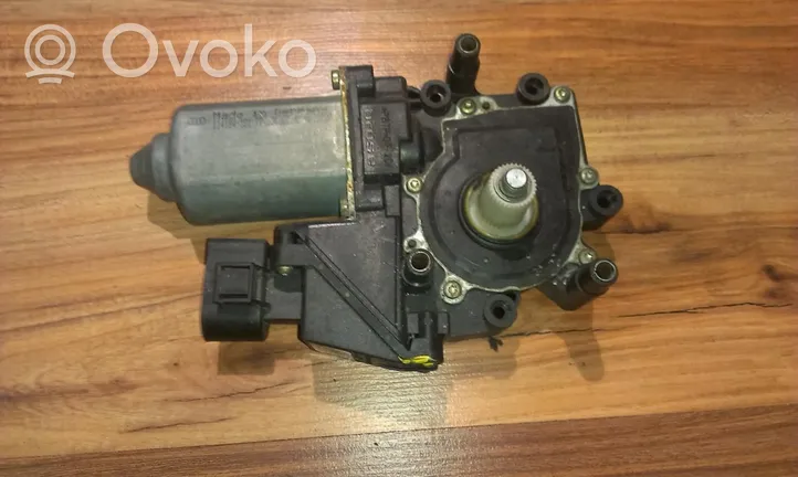 Audi A4 S4 B5 8D Varikliukas priekinio langų pakėlėjo 119024114