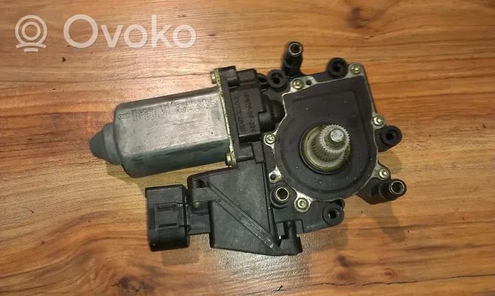 Audi A4 S4 B5 8D Etuoven ikkunan nostomoottori 0536001401