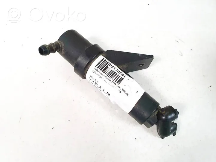 Volkswagen PASSAT B5 Headlight washer spray nozzle 3B0955978