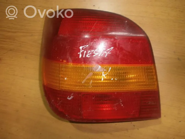 Ford Fiesta Задний фонарь в кузове 89fg13a603