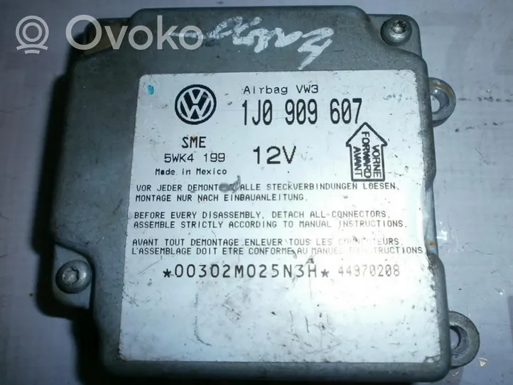 Volkswagen PASSAT B5 Module de contrôle airbag 1J0909607