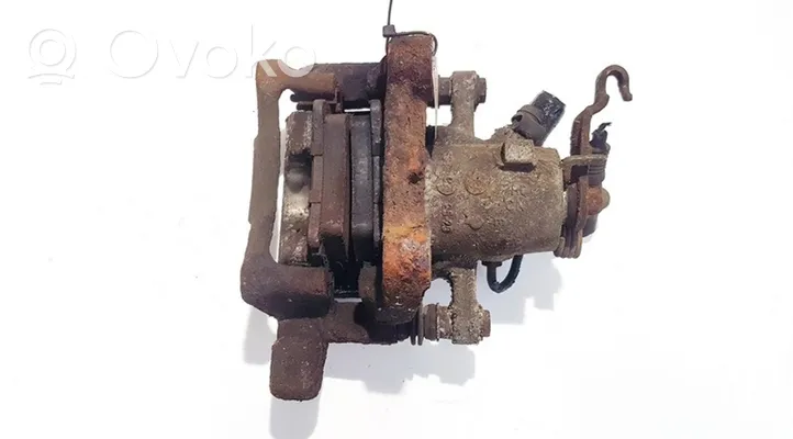 Volkswagen Jetta V Rear brake caliper 