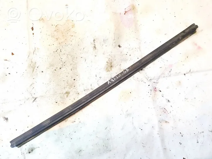 Volvo S70  V70  V70 XC Rivestimento modanatura del vetro della portiera anteriore 