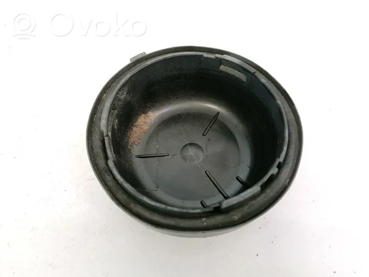 Volkswagen Golf III Cache-poussière de phare avant 13472800